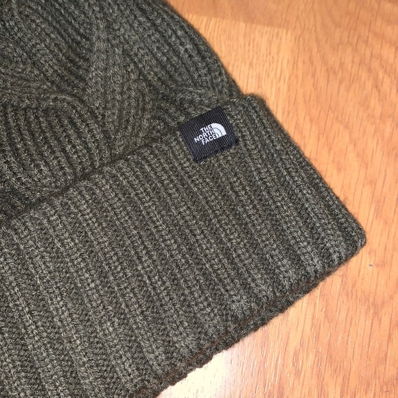 NWT The North Face Oh-Mega Fur Pom Beanie - Picture 2 of 6